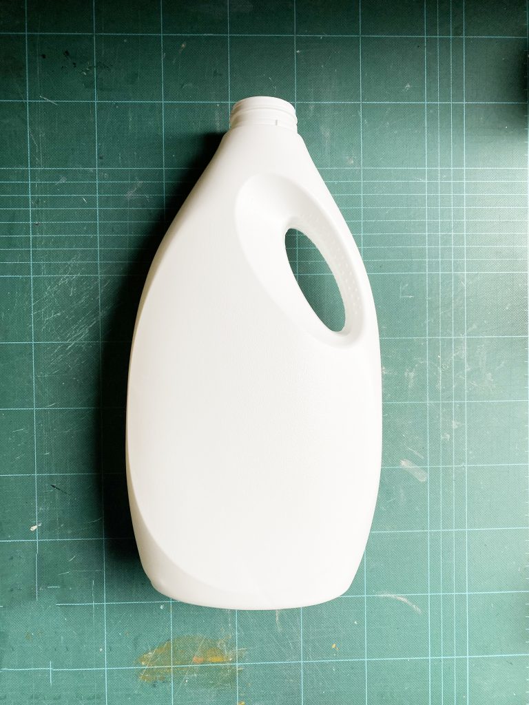 DIY : un vase imitation terracotta en bidon de lessive recyclé