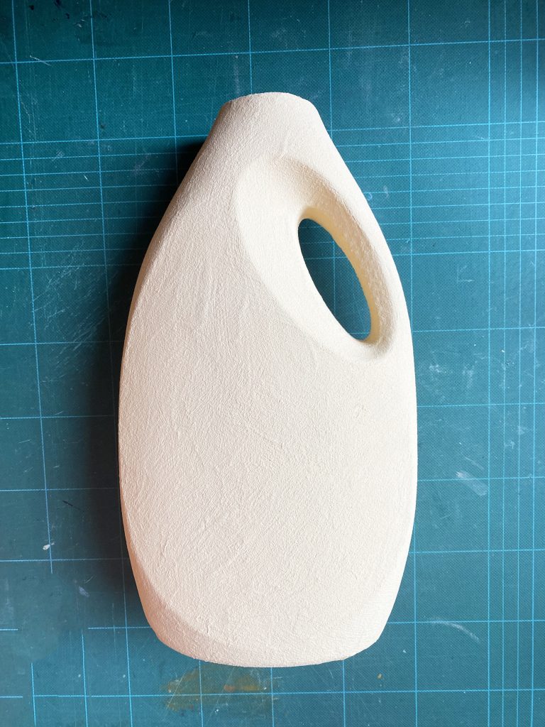 DIY : un vase imitation terracotta en bidon de lessive recyclé